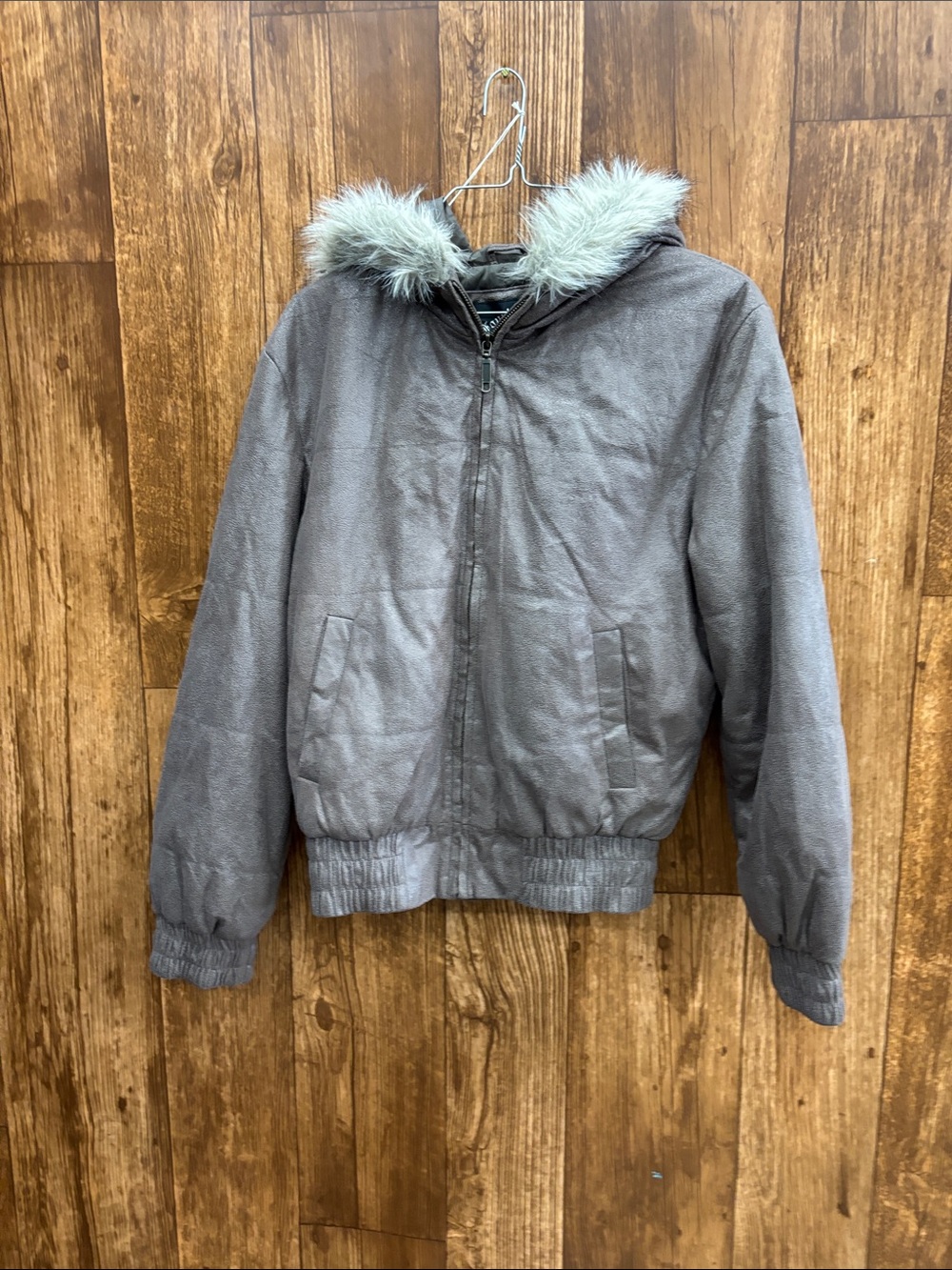 FourteenZero Women’s Gray Faux-Fur Trim Hooded Puffer Jacket